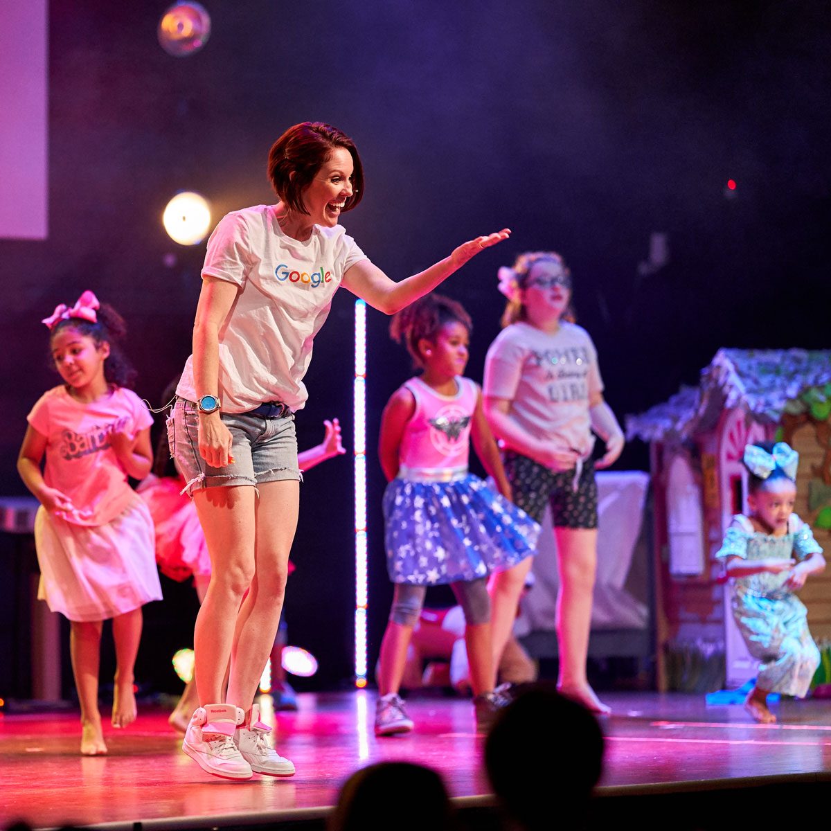 lovely-jr-stage Lovely Project Junior Dancers
